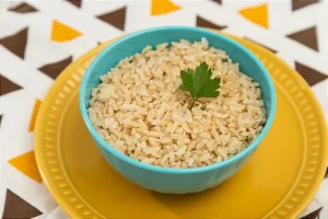 arroz integral em uma cumbuca