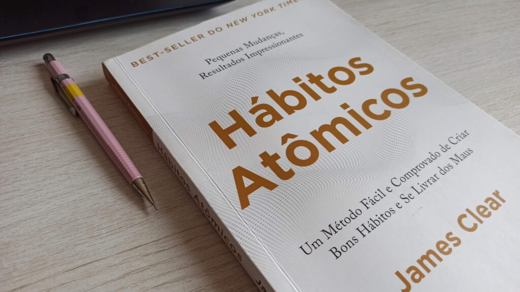 Capa do livro "Hábitos Atômicos"